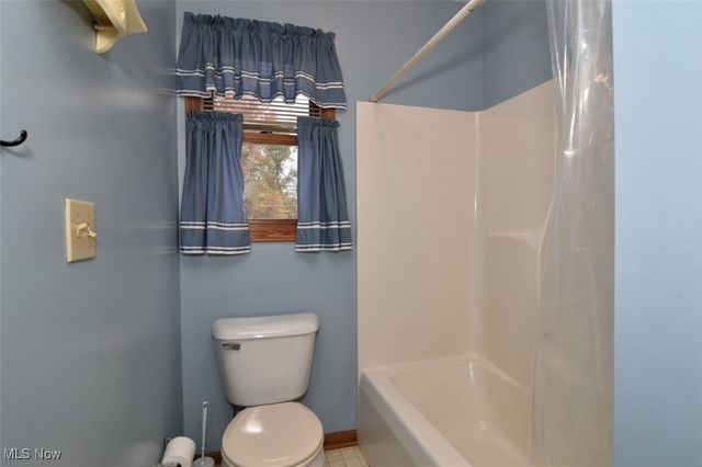 8175 Tanglewood Lane, Parma, OH 44129