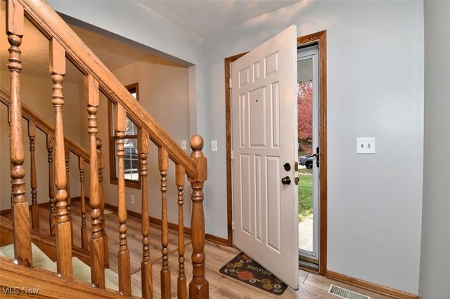 8175 Tanglewood Lane, Parma, OH 44129