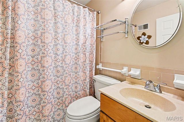 2467 Wesbay Drive, Maryland Heights, MO 63043