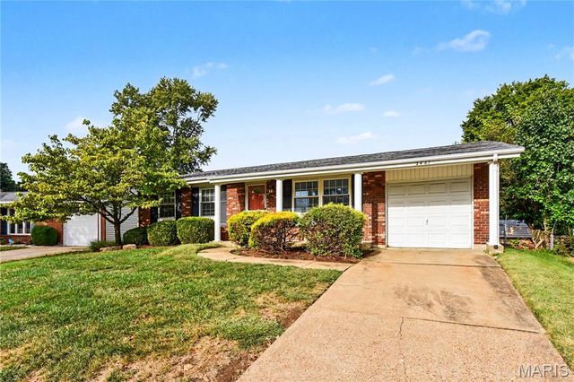 2467 Wesbay Drive, Maryland Heights, MO 63043