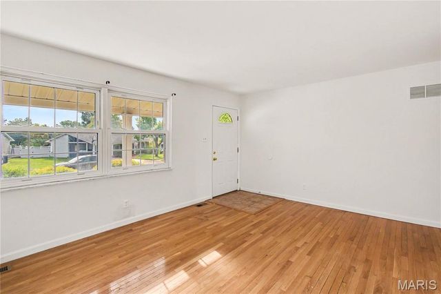 2467 Wesbay Drive, Maryland Heights, MO 63043