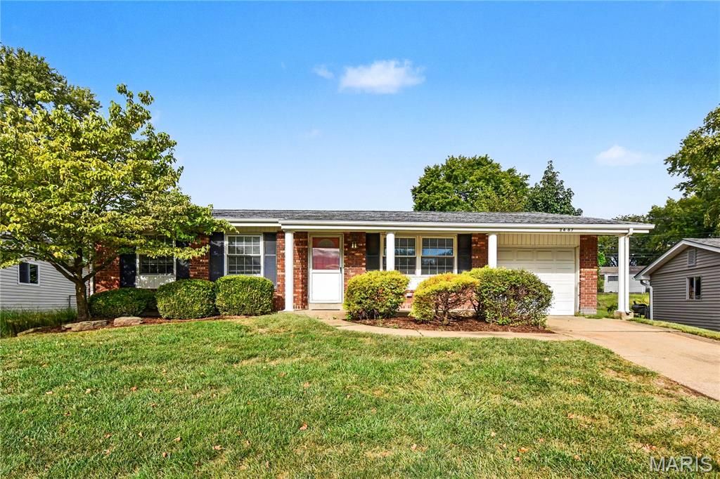 2467 Wesbay Drive, Maryland Heights, MO 63043