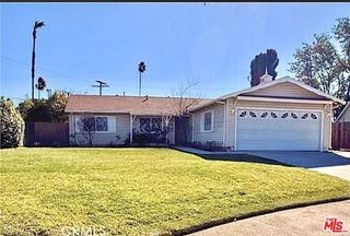 6300 Kenwater Avenue, Woodland Hills, CA 91367