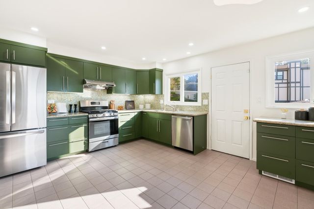 6227 Wood Dr, Oakland, CA 94611