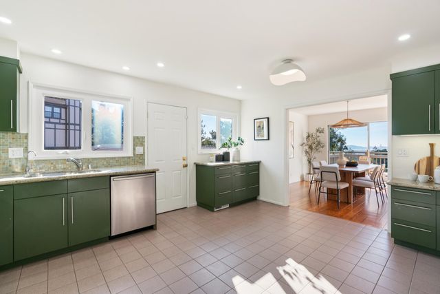 6227 Wood Dr, Oakland, CA 94611