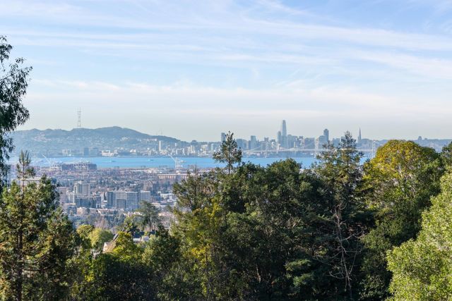 6227 Wood Dr, Oakland, CA 94611