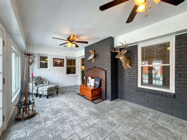 2610 Adams Street, Alvin, TX 77511