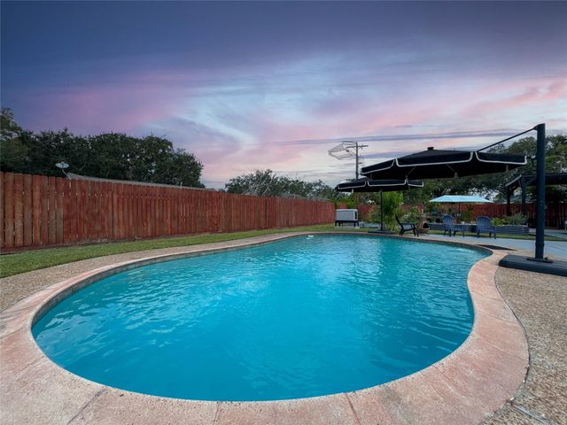 2610 Adams Street, Alvin, TX 77511