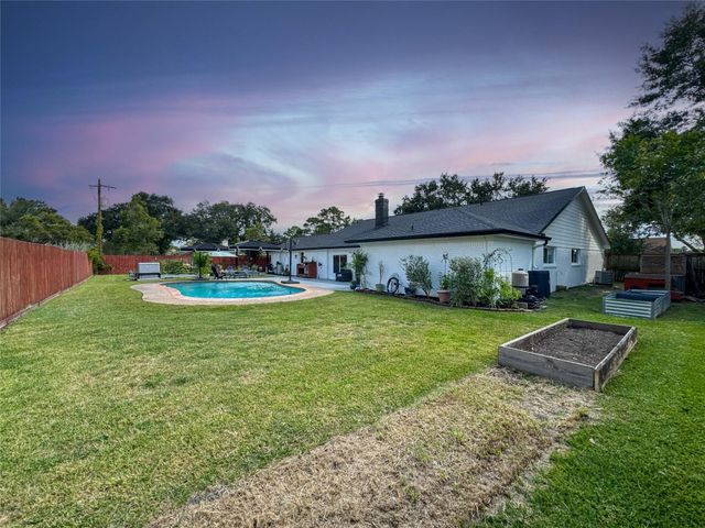 2610 Adams Street, Alvin, TX 77511