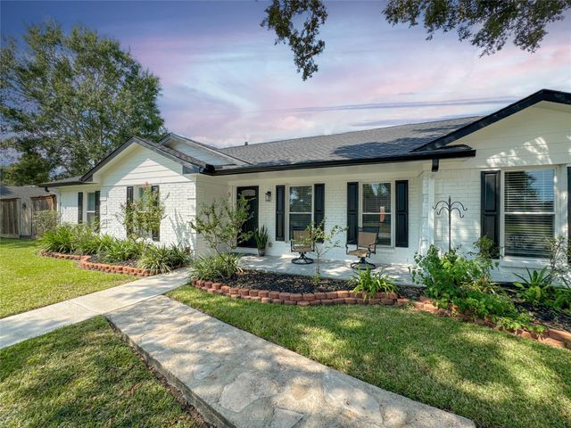 2610 Adams Street, Alvin, TX 77511