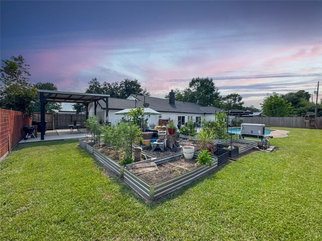 2610 Adams Street, Alvin, TX 77511