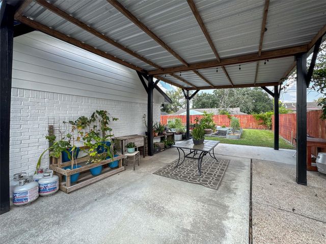 2610 Adams Street, Alvin, TX 77511