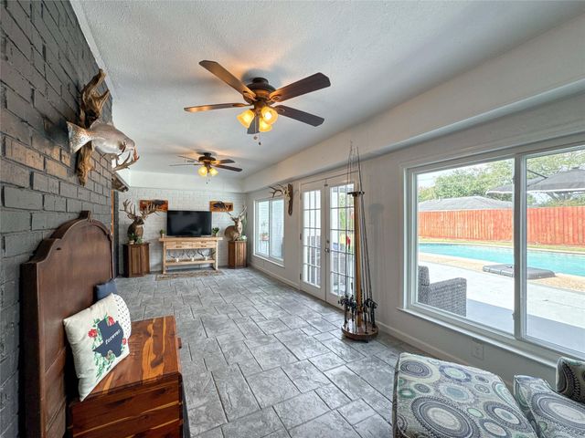 2610 Adams Street, Alvin, TX 77511