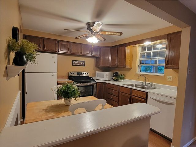 4011 Firethorn Dr, Kennedy Twp, PA 15136