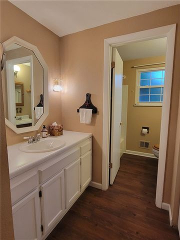 4011 Firethorn Dr, Kennedy Twp, PA 15136
