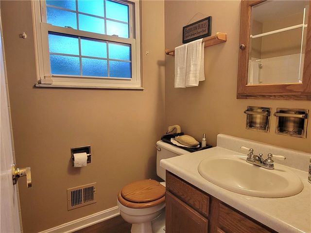 4011 Firethorn Dr, Kennedy Twp, PA 15136