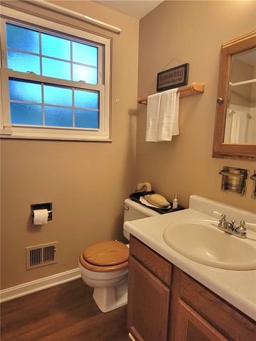 4011 Firethorn Dr, Kennedy Twp, PA 15136