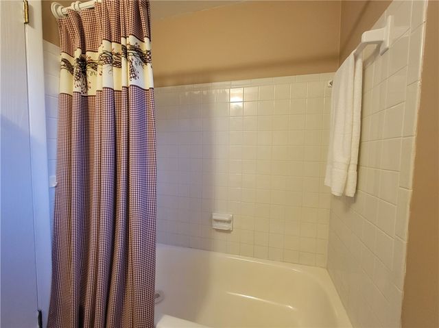4011 Firethorn Dr, Kennedy Twp, PA 15136