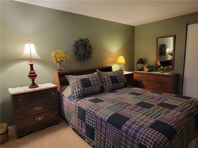 4011 Firethorn Dr, Kennedy Twp, PA 15136