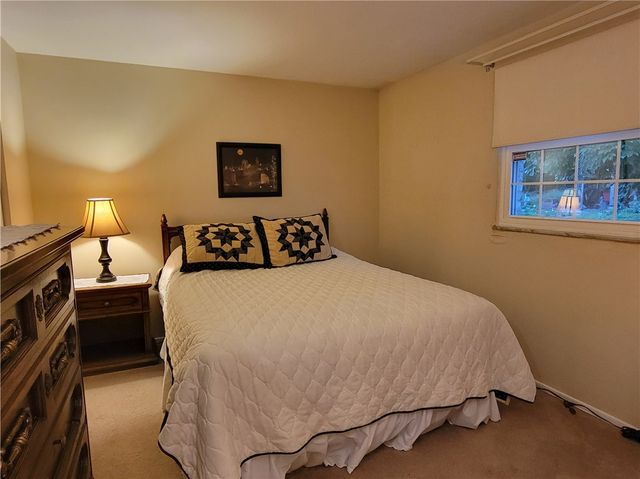 4011 Firethorn Dr, Kennedy Twp, PA 15136