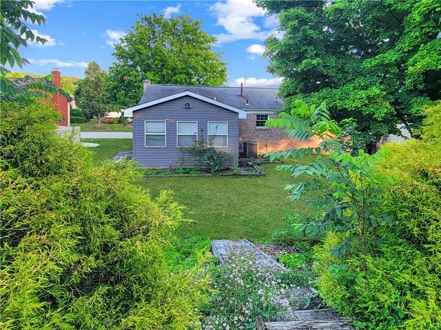 4011 Firethorn Dr, Kennedy Twp, PA 15136