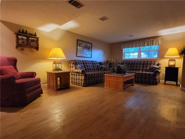 4011 Firethorn Dr, Kennedy Twp, PA 15136