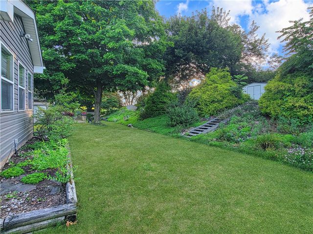 4011 Firethorn Dr, Kennedy Twp, PA 15136