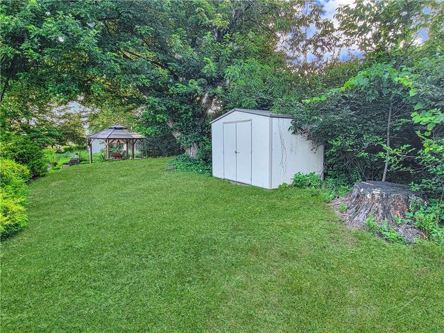 4011 Firethorn Dr, Kennedy Twp, PA 15136