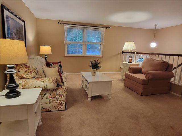 4011 Firethorn Dr, Kennedy Twp, PA 15136