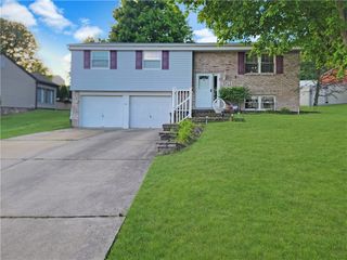 4011 Firethorn Dr, Kennedy Twp, PA 15136