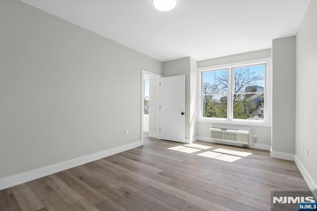2021 Jones Road 101, Fort Lee, NJ 07024