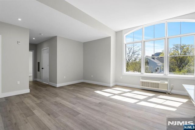 2021 Jones Road 101, Fort Lee, NJ 07024