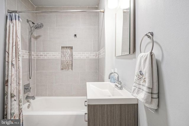 24 POCAHONTAS RD, Somerdale, NJ 08083