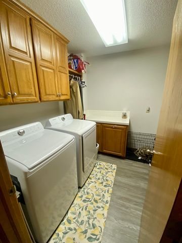 150 S Forestview Ct, Wichita, KS 67235