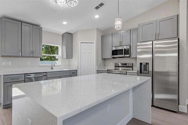10463 SW 140TH AVENUE, Dunnellon, FL 34432