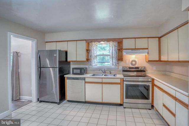 19 INVERNESS CT, Dover, DE 19904