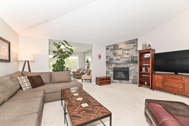 317 Trailview CROSSING #15, Waterford, WI 53185