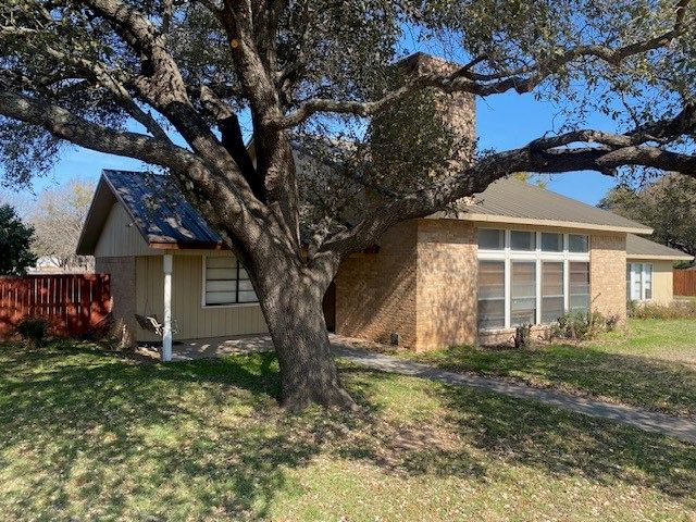 1303 Southgate Drive, Brownwood, TX 76801