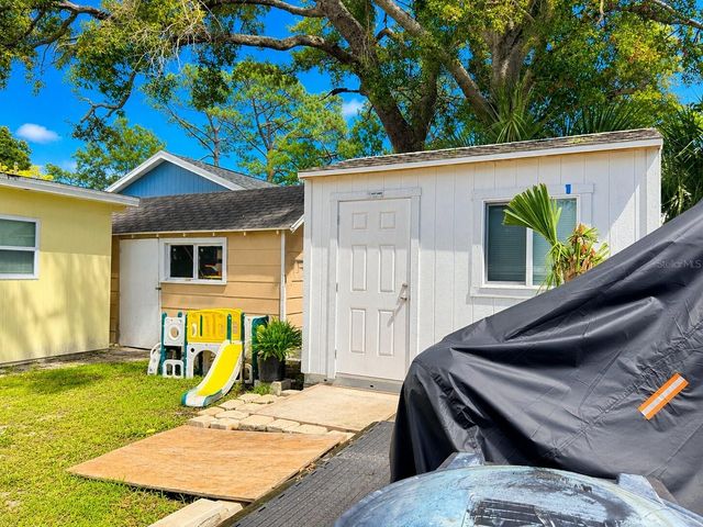 217 50TH TER N, St Petersburg, FL 33703