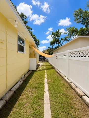 217 50TH TER N, St Petersburg, FL 33703