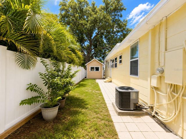 217 50TH TER N, St Petersburg, FL 33703