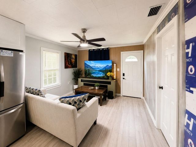217 50TH TER N, St Petersburg, FL 33703