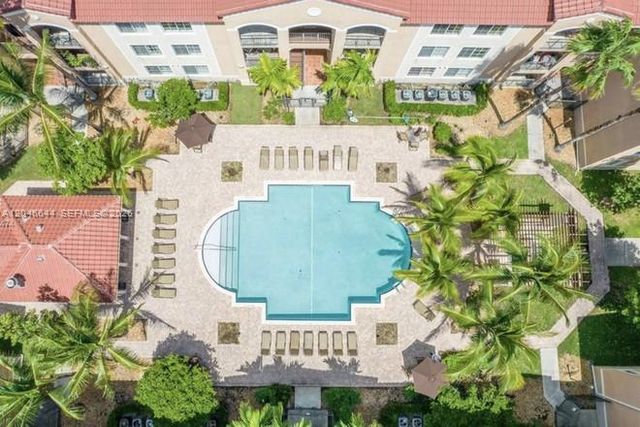 6841 SW 44th Street 204, Miami, FL 33155