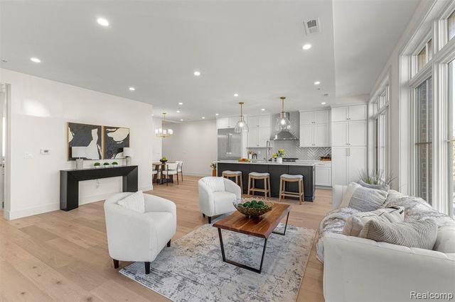 156 N Center Unit 202, Northville, MI 48167