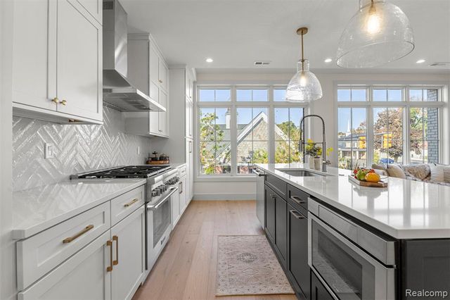 156 N Center Unit 202, Northville, MI 48167