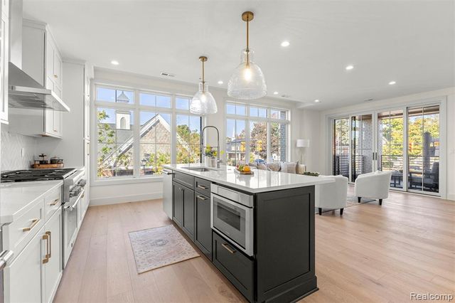 156 N Center Unit 202, Northville, MI 48167