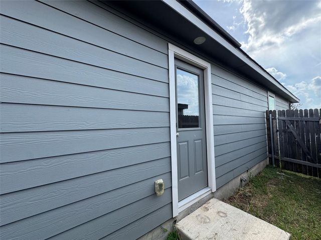 129 Tufted Duck PATH, Uhland, TX 78640