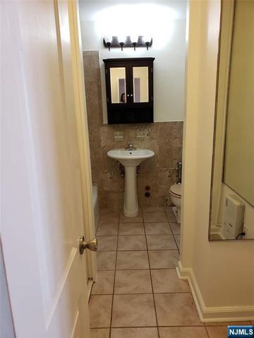 6050 Boulevard East 12D, West New York, NJ 07093
