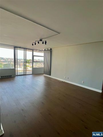 6050 Boulevard East 12D, West New York, NJ 07093