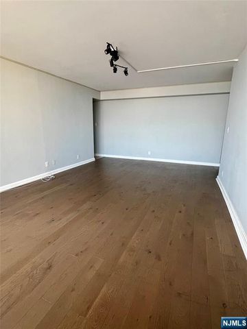 6050 Boulevard East 12D, West New York, NJ 07093